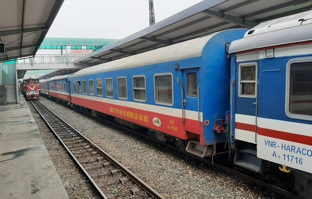Chuyến bay nội địa, xe khách, tàu hỏa hoạt động ra sao sau khi dừng cách ly xã hội? - Ảnh 4. Chuyến bay nội địa, xe khách, tàu hỏa hoạt động ra sao sau khi dừng cách ly xã hội? - Ảnh 4.