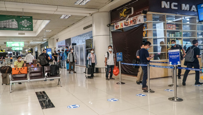 Người Hà Nội chỉ phải theo dõi tại nhà khi di chuyển từ TP. HCM đến sân bay Nội Bài - Ảnh 2.