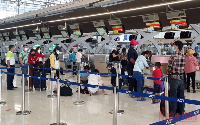 Chuyên gia y tế Thái Lan lo ngại về kế hoạch mở cửa đón du khách - Ảnh 1. Chuyên gia y tế Thái Lan lo ngại về kế hoạch mở cửa đón du khách - Ảnh 1.