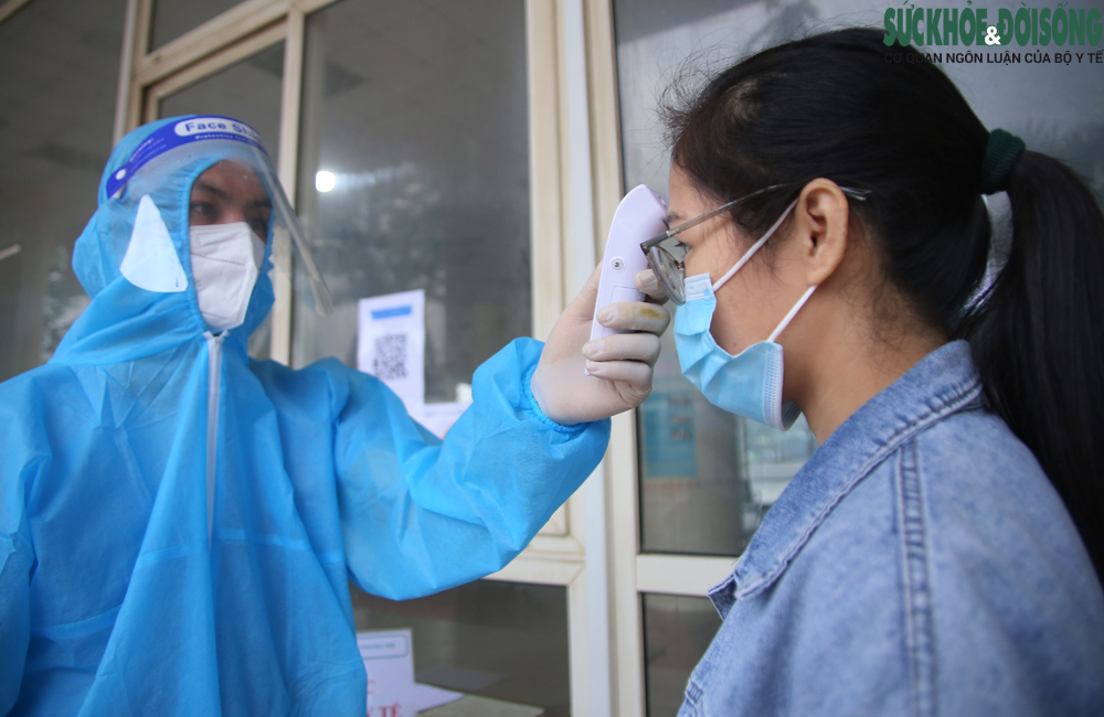 Loạt bến xe tại Hà Nội dựng điểm test nhanh phục vụ hành khách về quê - Ảnh 7. Loạt bến xe tại Hà Nội dựng điểm test nhanh phục vụ hành khách về quê - Ảnh 7.