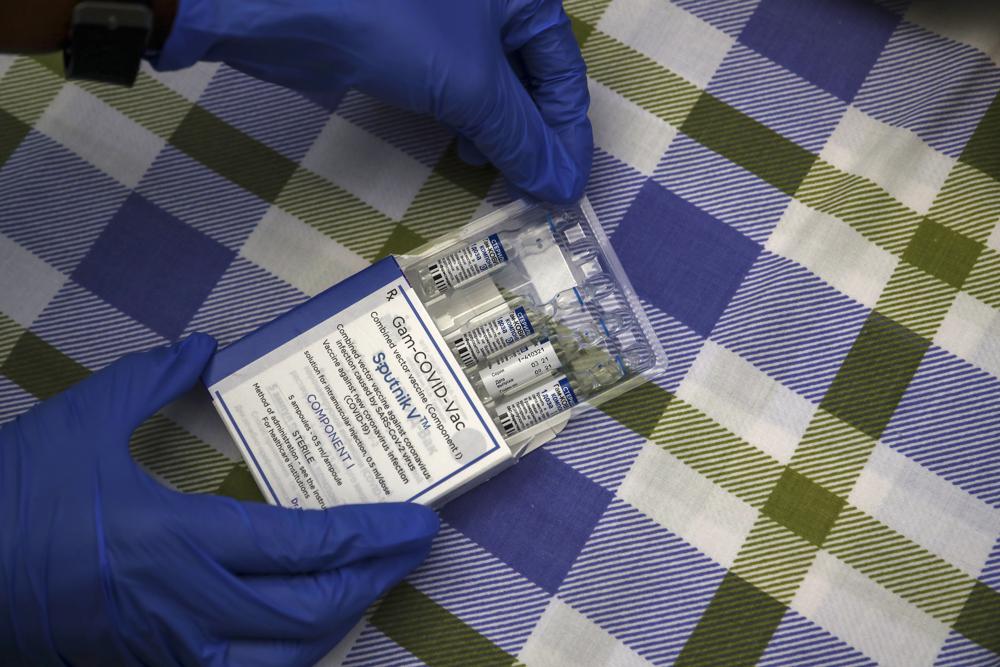 Nga căng sức đáp ứng đơn hàng vaccine Sputnik V trên toàn cầu - Ảnh 3. Nga căng sức đáp ứng đơn hàng vaccine Sputnik V trên toàn cầu - Ảnh 3.