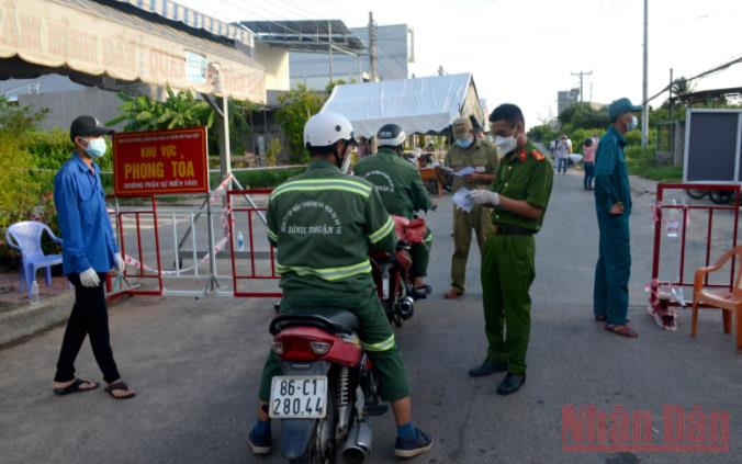 Thành phố Phan Thiết thực hiện Chỉ thị 16 đối với 10 xã, phường trên địa bàn - Ảnh 2.