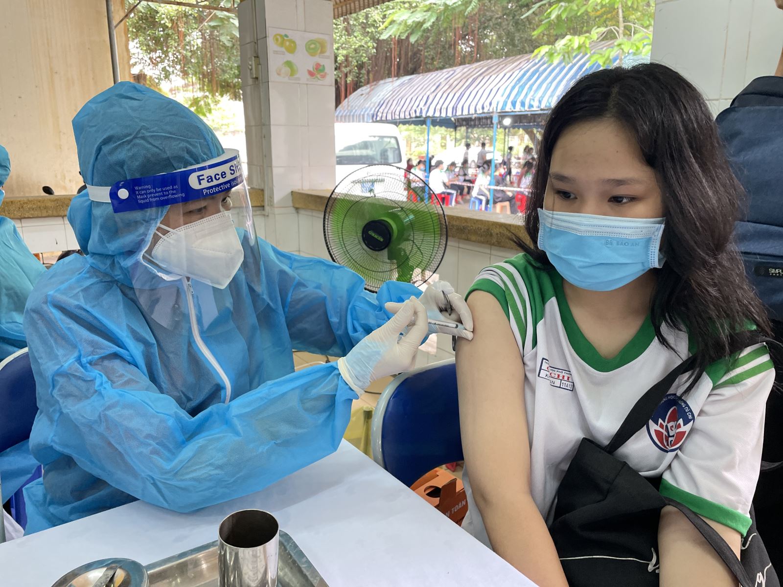 TP Hồ Chí Minh: 531.998 trẻ từ 12 -17 tuổi đã được tiêm vaccine phòng COVID-19 - Ảnh 1.