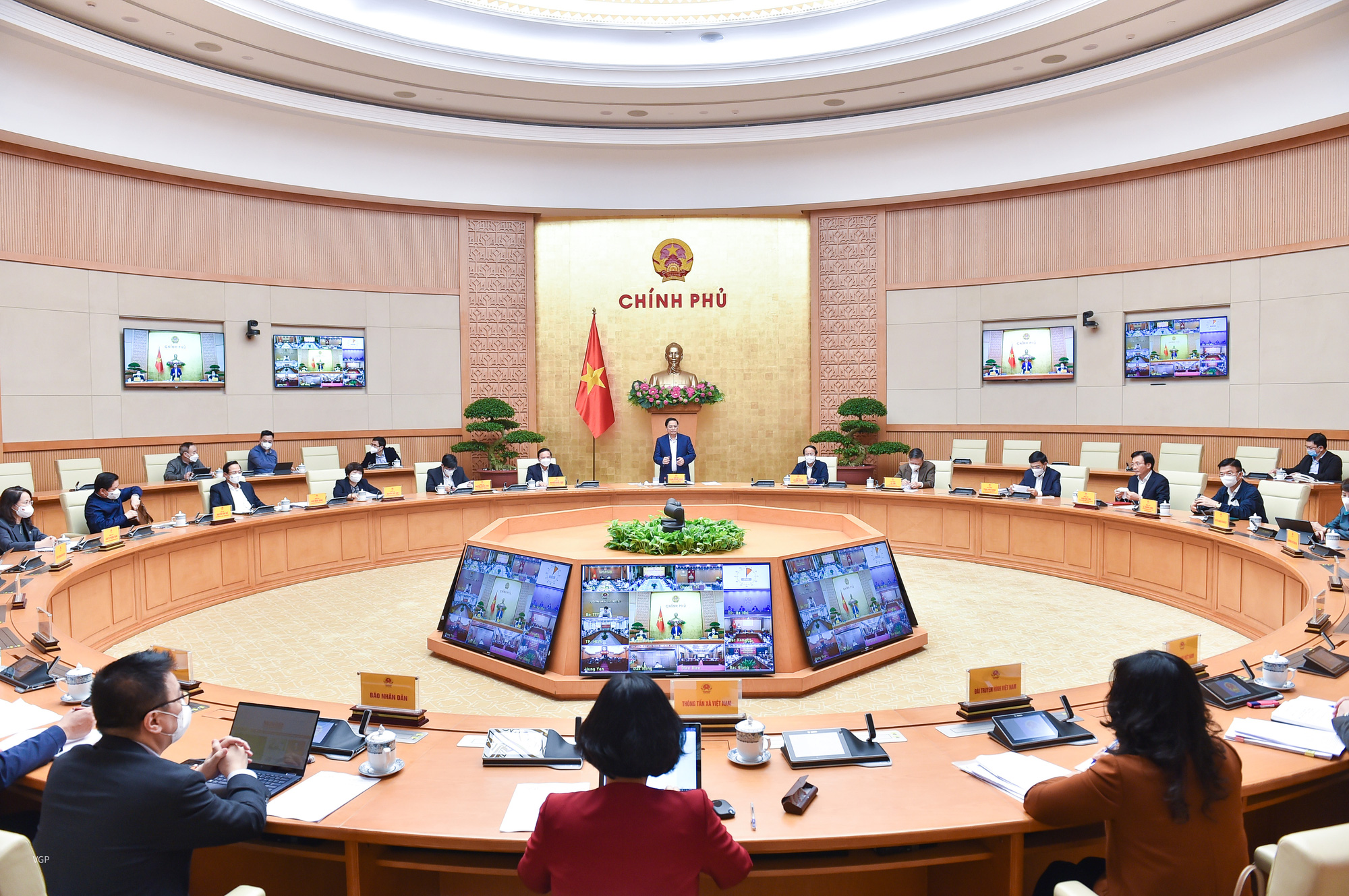 Thủ tướng: Hơn 1 tháng thực hiện Nghị quyết 128 và Quyết định 4800 bước đầu đạt mục tiêu đề ra - Ảnh 5. Thủ tướng: Hơn 1 tháng thực hiện Nghị quyết 128 và Quyết định 4800 bước đầu đạt mục tiêu đề ra - Ảnh 5.