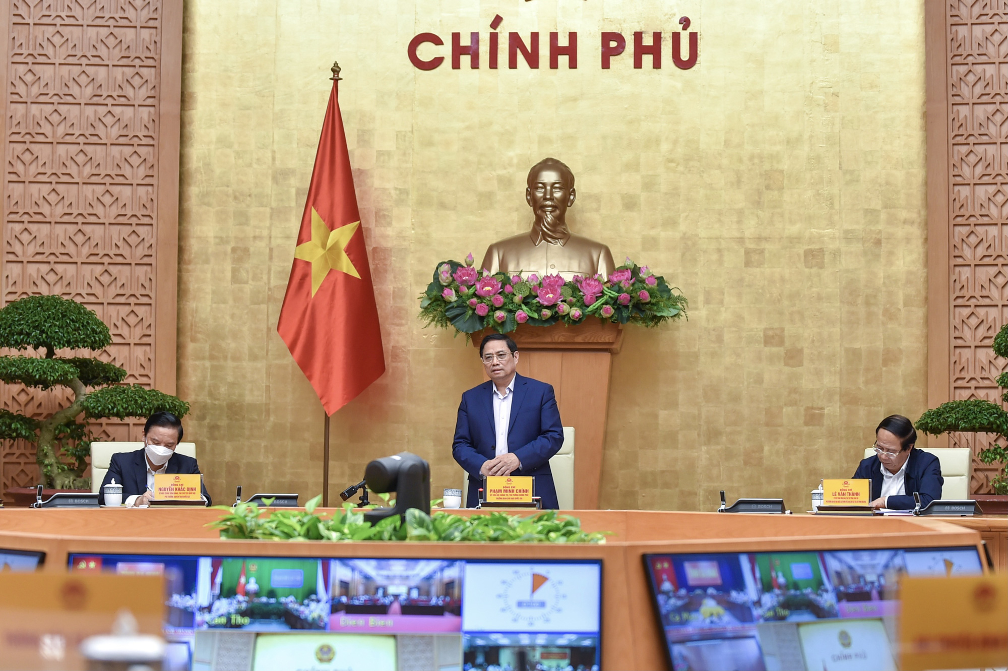 Thủ tướng: Hơn 1 tháng thực hiện Nghị quyết 128 và Quyết định 4800 bước đầu đạt mục tiêu đề ra - Ảnh 2. Thủ tướng: Hơn 1 tháng thực hiện Nghị quyết 128 và Quyết định 4800 bước đầu đạt mục tiêu đề ra - Ảnh 2.