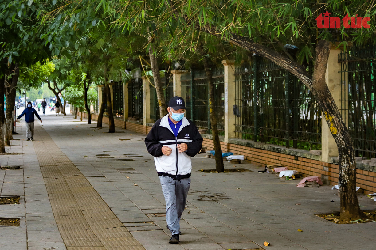 Hà Nội: Phong tỏa công viên Cầu Giấy do có 4 F0 đến chơi - Ảnh 5. Hà Nội: Phong tỏa công viên Cầu Giấy do có 4 F0 đến chơi - Ảnh 5.