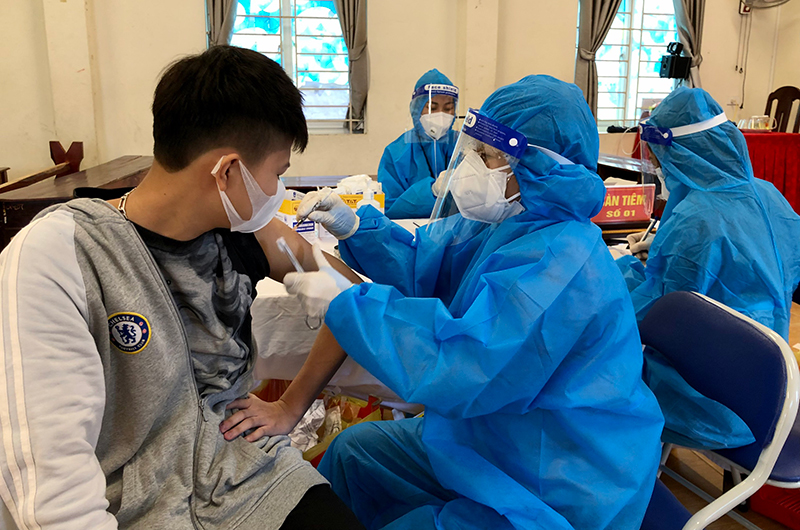 Phú Thọ triển khai tiêm vaccine phòng Covid-19 cho học sinh - Ảnh 1.