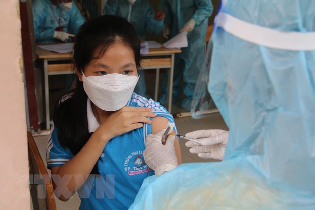 Trà Vinh: Tiêm vaccine COVID-19 mũi 1 cho toàn bộ người trên 18 tuổi - Ảnh 1. Trà Vinh: Tiêm vaccine COVID-19 mũi 1 cho toàn bộ người trên 18 tuổi - Ảnh 1.