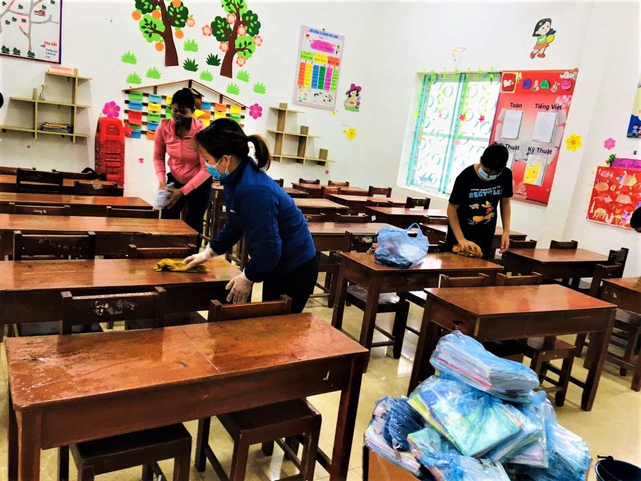 Học sinh đi học trở lại tùy theo khu vực trong bối cảnh dịch còn phức tạp - Ảnh 4. Học sinh đi học trở lại tùy theo khu vực trong bối cảnh dịch còn phức tạp - Ảnh 4.