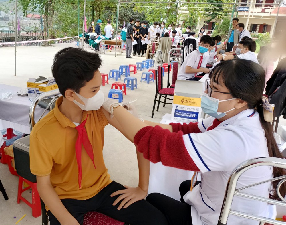 Từ hôm nay học sinh Yên Bái học trực tiếp, Lào Cai tạm dừng đến trường do dịch bệnh phức tạp - Ảnh 1.