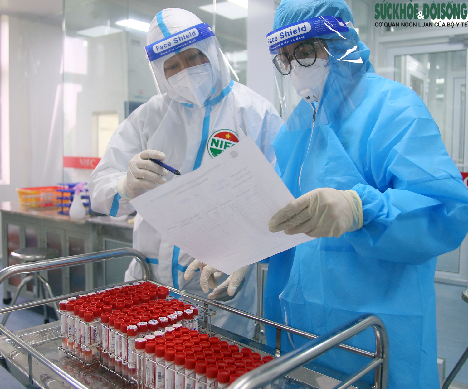 Trắng đêm “truy lùng” SARS-CoV-2 cho Hà Nội đợt cao điểm - Ảnh 4.