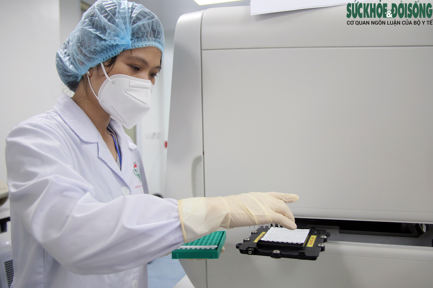 Trắng đêm “truy lùng” SARS-CoV-2 cho Hà Nội đợt cao điểm - Ảnh 11.