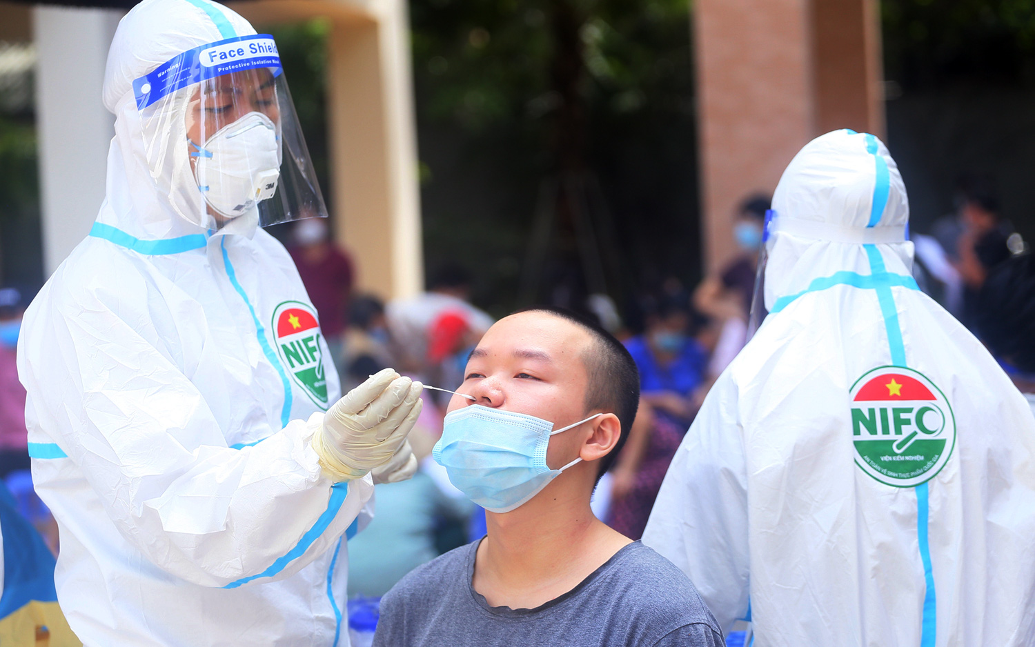 [Ảnh] Hà Nội 'chạy đua' với thời gian, 'thần tốc' xét nghiệm, tiêm vaccine cho người dân trước 15/9