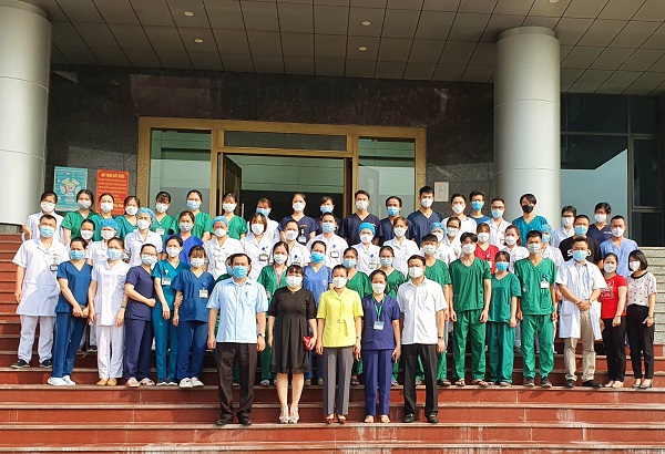 Gần 1000 y bác sĩ BV Bạch Mai hỗ trợ thủ đô chống dịch - Ảnh 4. Gần 1000 y bác sĩ BV Bạch Mai hỗ trợ thủ đô chống dịch - Ảnh 4.
