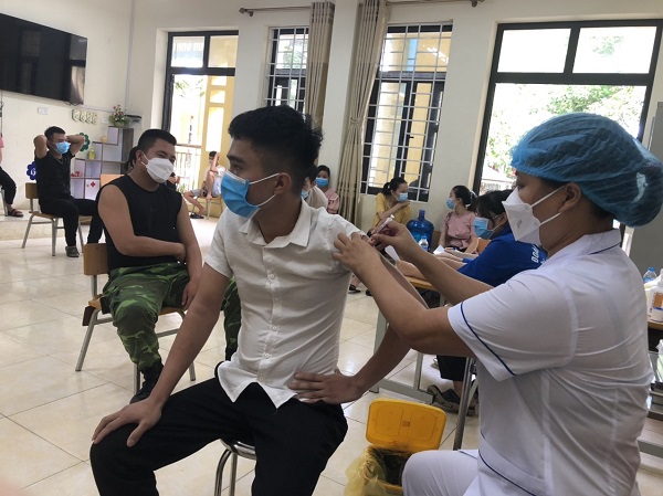 Hà Nội đã sử dụng hơn 80% liều vaccine được cấp - Ảnh 1. Hà Nội đã sử dụng hơn 80% liều vaccine được cấp - Ảnh 1.