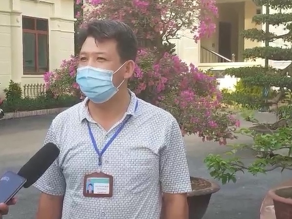 Ông Nguyễn Văn Oánh trả lời phỏng vấn báo SK & ĐS. Ông Nguyễn Văn Oánh trả lời phỏng vấn báo SK & ĐS.