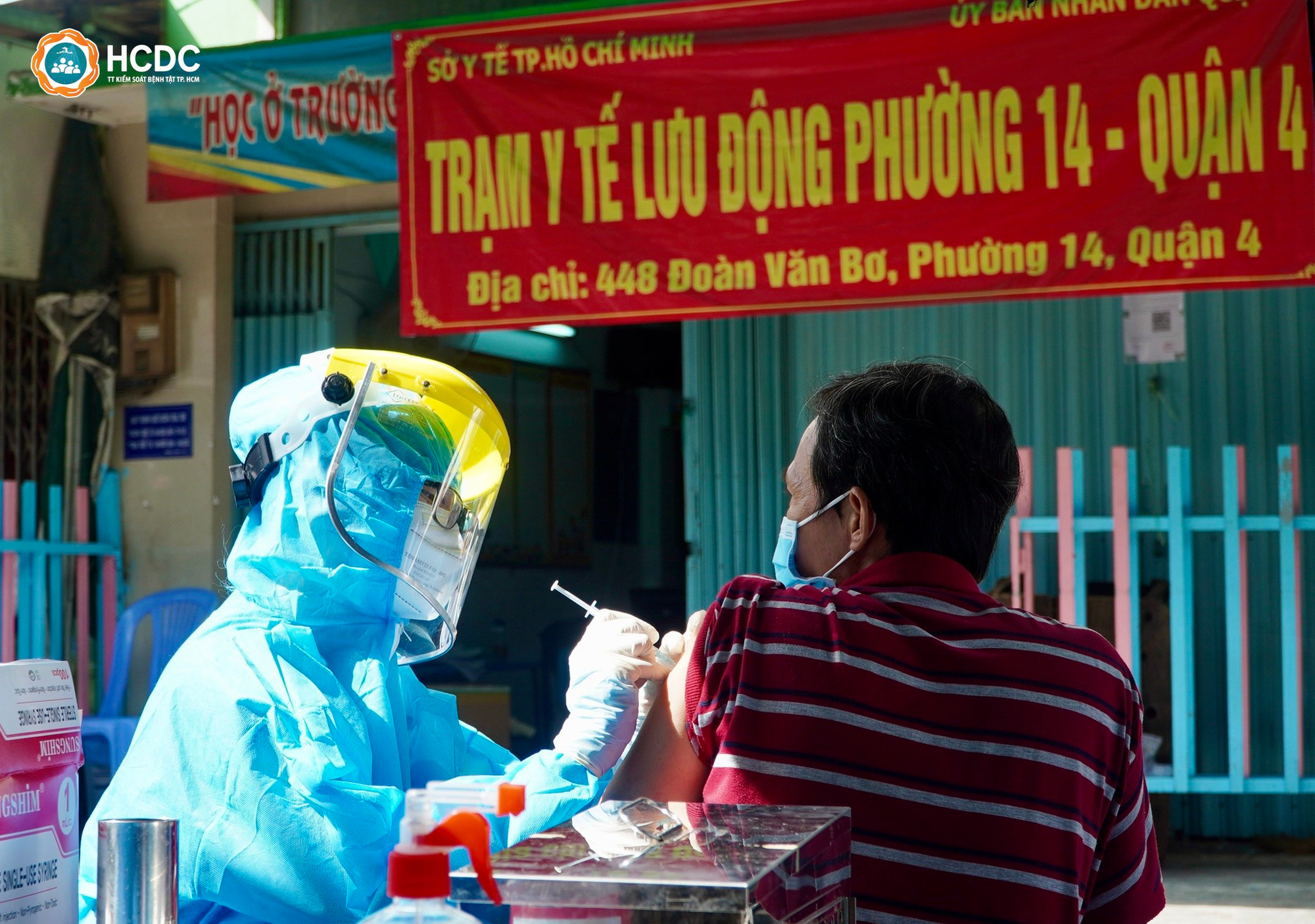 Đã có hơn 1,3 triệu người ở TP HCM tiêm đủ 2 mũi vaccine COVID-19 - Ảnh 2. Đã có hơn 1,3 triệu người ở TP HCM tiêm đủ 2 mũi vaccine COVID-19 - Ảnh 2.