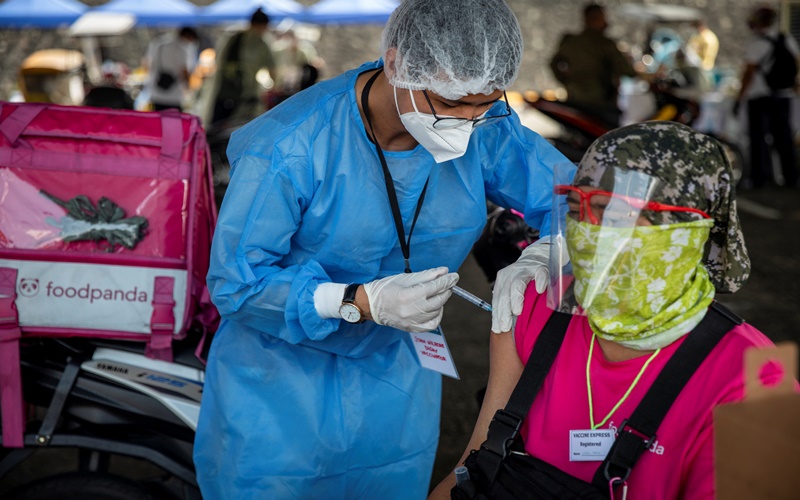 Philippines thông báo có đủ vaccine ngừa Covid-19 cho người dân - Ảnh 1. Philippines thông báo có đủ vaccine ngừa Covid-19 cho người dân - Ảnh 1.