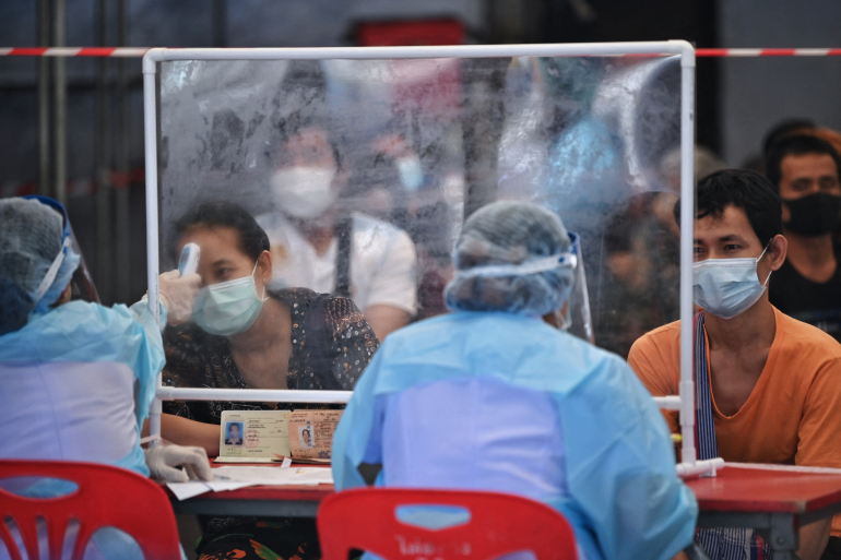 Lao động nhập cư Thái Lan trông chờ 'phao cứu sinh' vaccine COVID-19 - Ảnh 3. Lao động nhập cư Thái Lan trông chờ 'phao cứu sinh' vaccine COVID-19 - Ảnh 3.