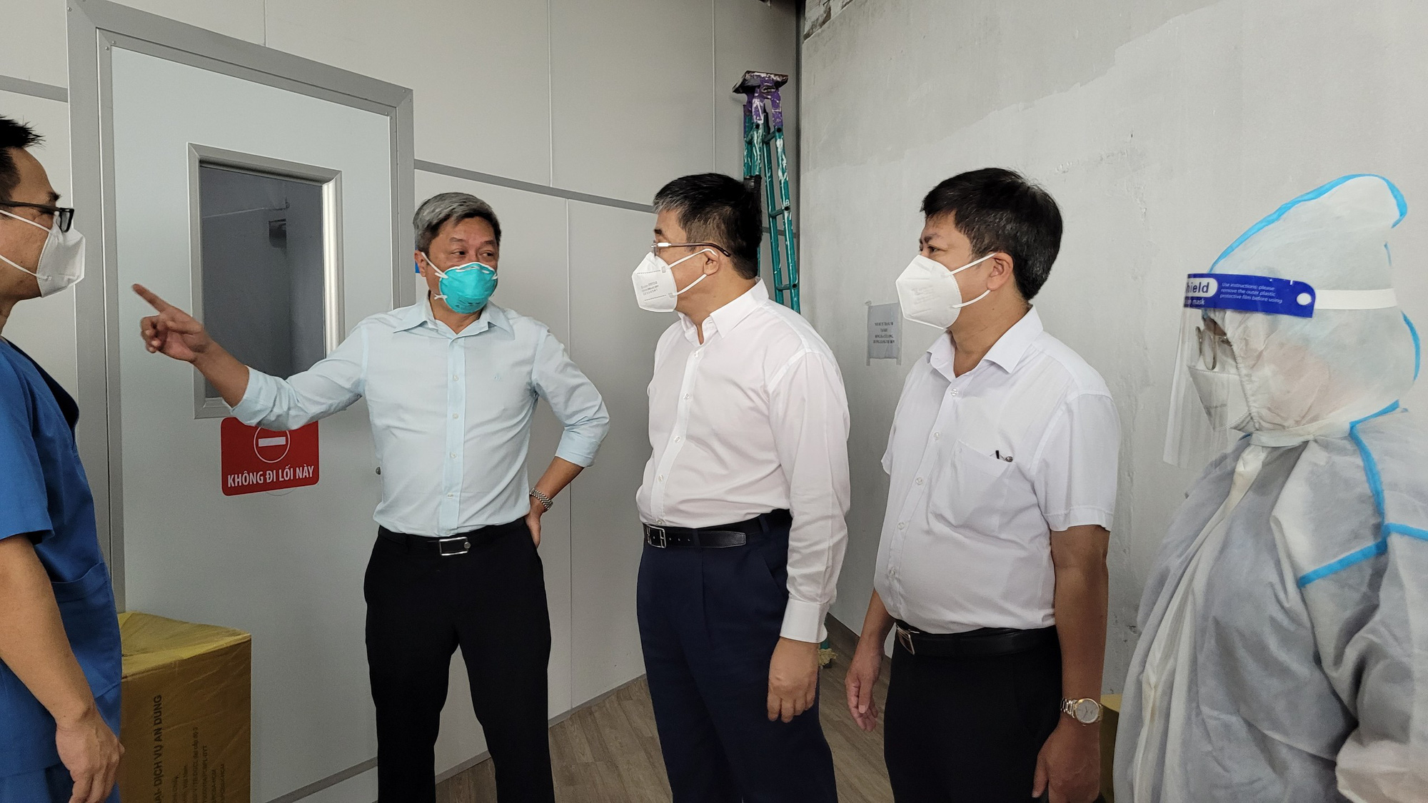 Thứ trưởng Bộ Y tế Nguyễn Trường Sơn: Ngành y vẫn sẽ nặng gánh sau khi TP Hồ Chí Minh hết giãn cách - Ảnh 3. Thứ trưởng Bộ Y tế Nguyễn Trường Sơn: Ngành y vẫn sẽ nặng gánh sau khi TP Hồ Chí Minh hết giãn cách - Ảnh 3.