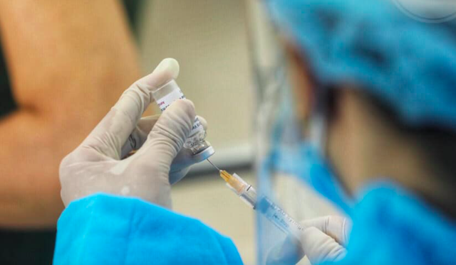 Bộ Y tế tiếp tục nghiêm cấm mọi hành vi thu phí, trục lợi từ tiêm vaccine phòng COVID-19 - Ảnh 1. Bộ Y tế tiếp tục nghiêm cấm mọi hành vi thu phí, trục lợi từ tiêm vaccine phòng COVID-19 - Ảnh 1.