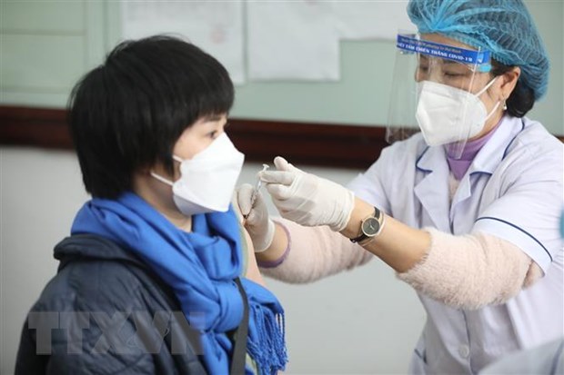 Ngày 12/4: Việt Nam đang điều trị hơn 1.200 bệnh nhân COVID-19 nặng - Ảnh 1. Ngày 12/4: Việt Nam đang điều trị hơn 1.200 bệnh nhân COVID-19 nặng - Ảnh 1.