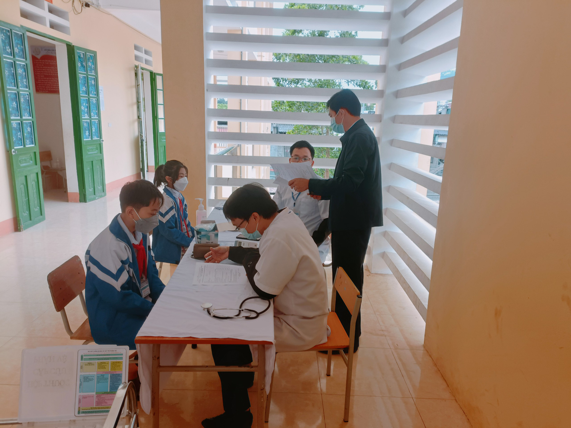 Lào Cai triển khai chiến dịch tiêm vaccine phòng COVID-19 cho trẻ từ 5 đến dưới 12 tuổi - Ảnh 1.