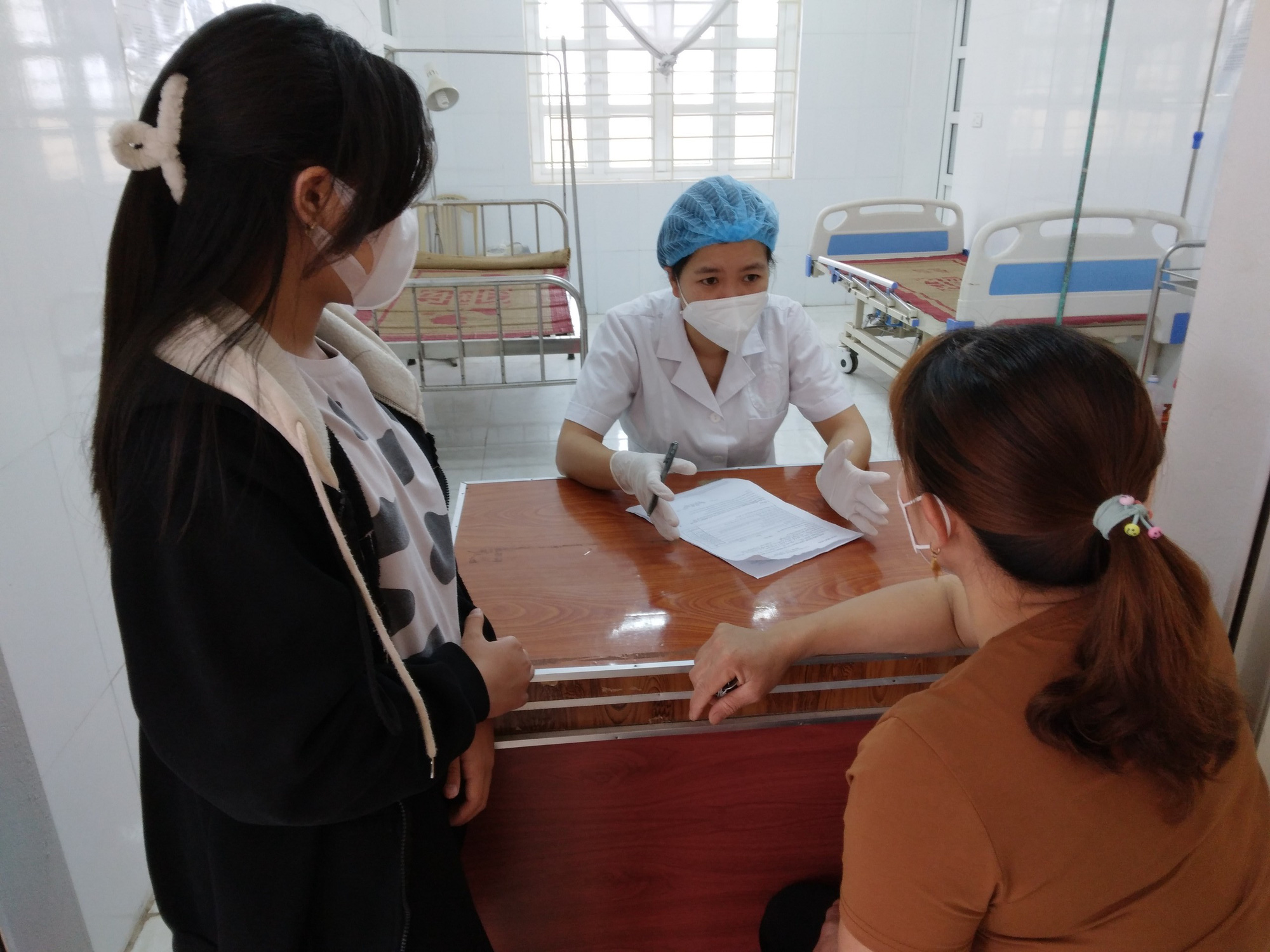 Hơn 77.000 bệnh nhân F0 ở Hà Nam đã khỏi bệnh, 100% xã, phường, thị trấn là ‘vùng xanh’ - Ảnh 2.