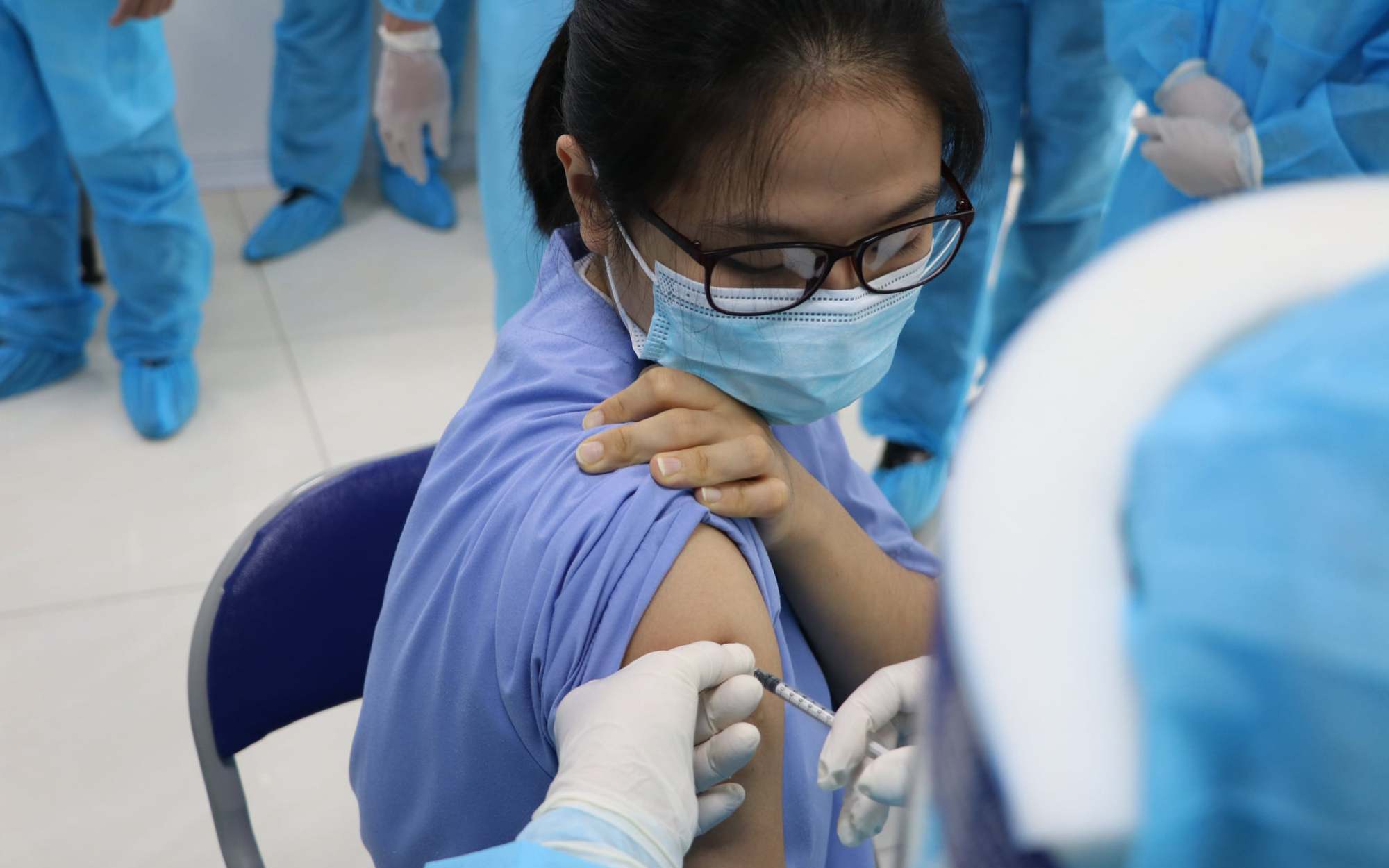 Sáng 16/5: Cả nước còn gần 1,3 triệu ca COVID-19 theo dõi, điều trị; 14 triệu người Việt đã có hộ chiếu vaccine 