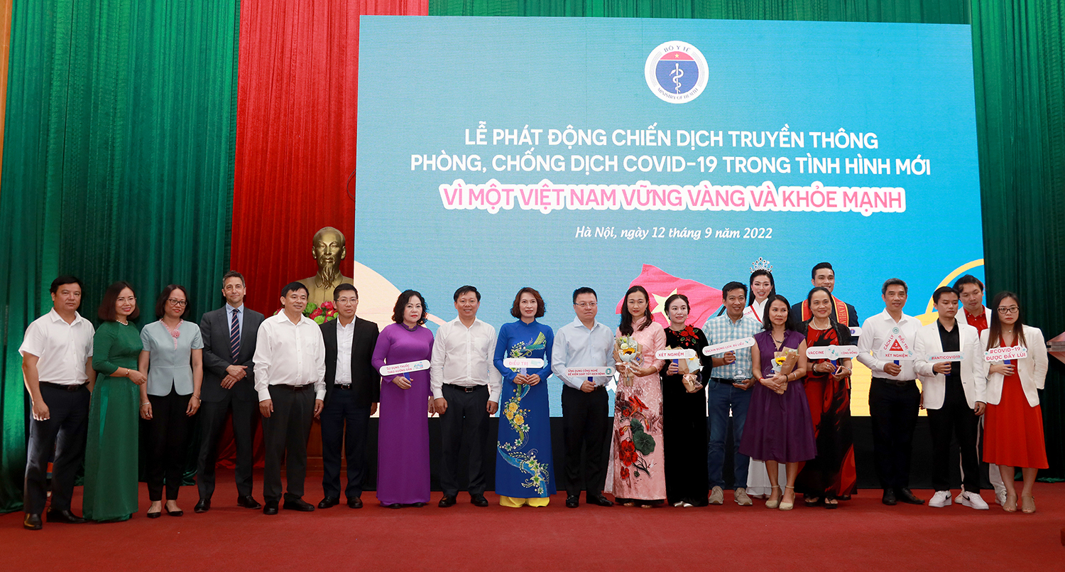 Thứ trưởng Bộ Y tế kêu gọi cộng đồng phòng chống dịch COVID-19 vì một Việt Nam vững vàng, khoẻ mạnh - Ảnh 2.