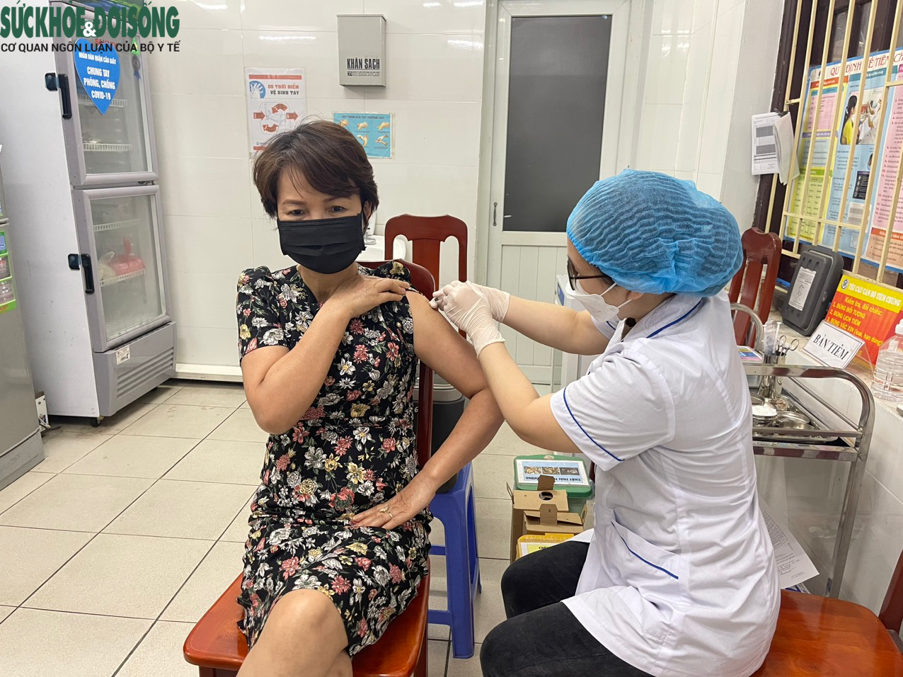 Ca mắc COVID-19 tiếp tục tăng, người Hà Nội chủ động đi tiêm vaccine - Ảnh 7. Ca mắc COVID-19 tiếp tục tăng, người Hà Nội chủ động đi tiêm vaccine - Ảnh 7.