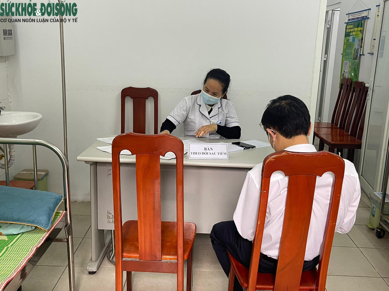 Ca mắc COVID-19 tiếp tục tăng, người Hà Nội chủ động đi tiêm vaccine - Ảnh 9.