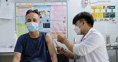 Bộ Y tế lại tiếp tục nhắc các địa phương nhận vaccine phòng COVID-19 đã phân bổ; Chịu trách nhiệm khi xảy ra dịch
