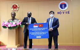 Bộ Y tế tiếp nhận máy thở, vật tư y tế hỗ trợ phòng chống dịch