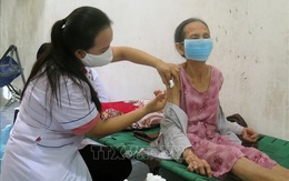 Phú Yên tiêm vaccine ngừa COVID-19 tại nhà với người già yếu, khuyết tật