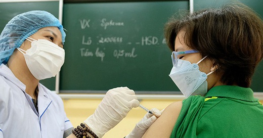 Người không tiêm vaccine nguy cơ mắc COVID-19 cao hơn khoảng 5 lần, thế nhưng vẫn có vài chục tỉnh tiêm chậm