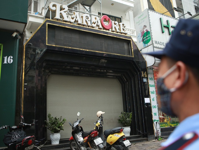 Quán bar, karaoke cửa đóng then cài sau lệnh của TP Hà Nội để phòng dịch COVID-19 - Ảnh 5.
