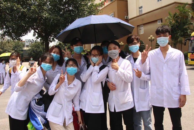Sinh viên trường y xuất quân chi viện Bắc Ninh, Bắc Giang chống dịch - Ảnh 11.