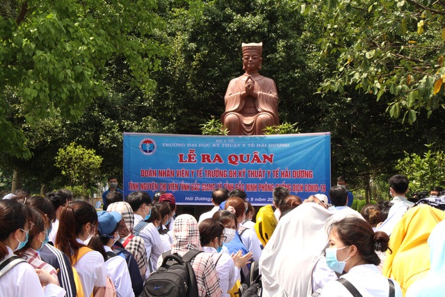 Sinh viên trường y xuất quân chi viện Bắc Ninh, Bắc Giang chống dịch - Ảnh 3.