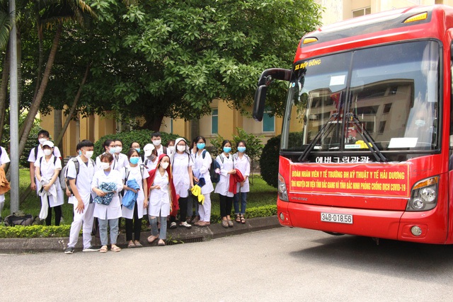 Sinh viên trường y xuất quân chi viện Bắc Ninh, Bắc Giang chống dịch - Ảnh 16.