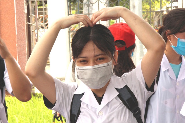 Sinh viên trường y xuất quân chi viện Bắc Ninh, Bắc Giang chống dịch - Ảnh 13.