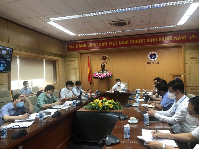 Phát hiện hơn 300 công nhân ở Bắc Giang dương tính SARS-CoV-2, Bộ Y tế họp khẩn - Ảnh 3.