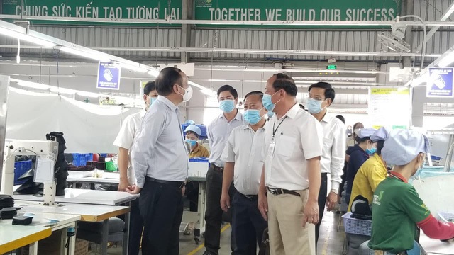 Thứ trưởng Bộ Y tế: Kiên Giang phải có sự chuẩn bị tốt mới có thể thí điểm hộ chiếu vaccine - Ảnh 4. Thứ trưởng Bộ Y tế: Kiên Giang phải có sự chuẩn bị tốt mới có thể thí điểm hộ chiếu vaccine - Ảnh 4.