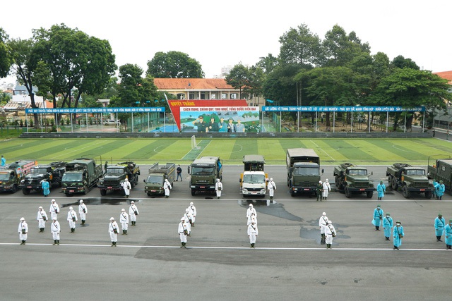 Quân đội khử khuẩn toàn Sài Gòn, quy mô lớn nhất từ trước đến nay - Ảnh 2.