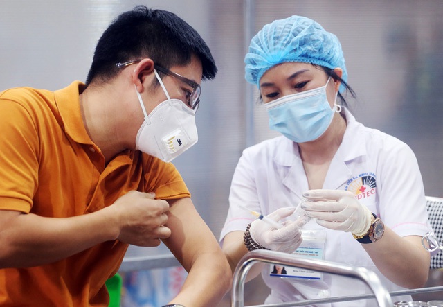 Hà Nội: Trưng dụng Nhà thi đấu Trịnh Hoài Đức thành tiểm tiêm vaccine phòng COVID-19 - Ảnh 5.