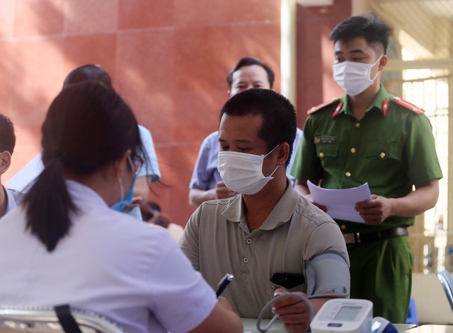 Hà Nội: Trưng dụng Nhà thi đấu Trịnh Hoài Đức thành tiểm tiêm vaccine phòng COVID-19 - Ảnh 3.