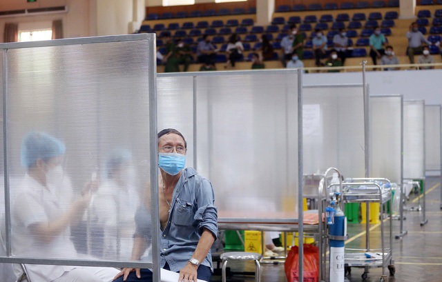 Hà Nội: Trưng dụng Nhà thi đấu Trịnh Hoài Đức thành tiểm tiêm vaccine phòng COVID-19 - Ảnh 9.